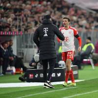 Thomas Müller äußert sich nach dem Sieg gegen Leipzig zu den Entwicklungen der letzten Wochen und der Situation um Cheftrainer Thomas Tuchel. Überrascht vom Aus ist der Routinier nach den jüngsten Ergebnissen allerdings nicht. 