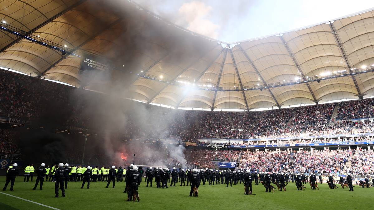 Das sind Bilder, die man beim Fußball nicht sehen möchte