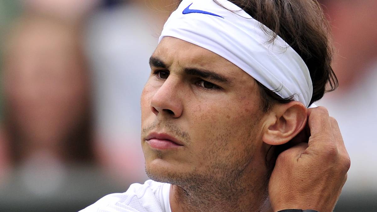 Nach der Nase sind die Ohren dran. Erst wird das linke Ohr von Haaren befreit