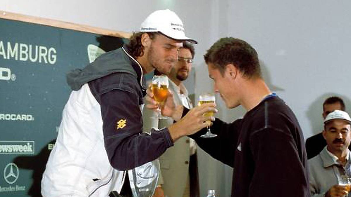 Dem süßen Leben war er nicht abgeneigt, sei es dem Biergenuss (wie hier zusammen mit Gustavo Kuerten)