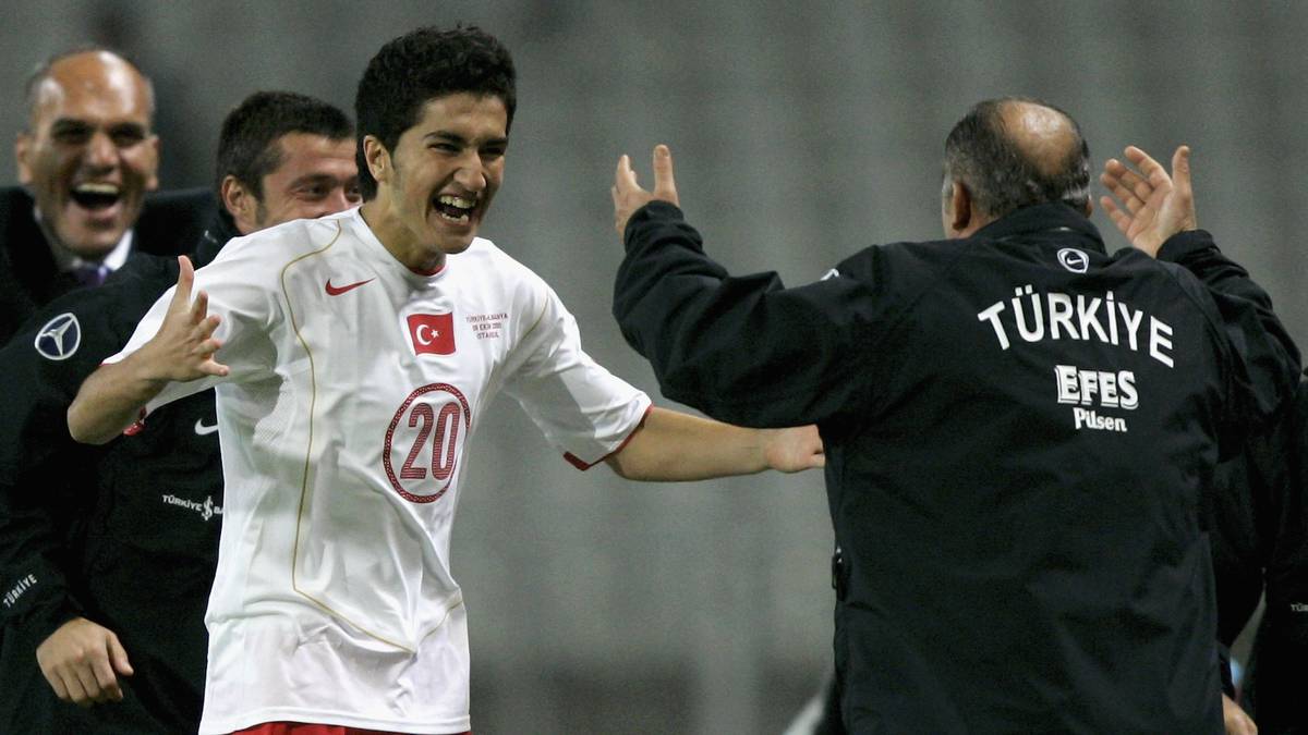 In einem Testspiel - ausgerechnet gegen Deutschland - wurde Sahin kurz vor Schluss eingewechselt und traf sogar noch zum 2:0-Endstand. Für die Türkei lief der Mittelfeldspieler bislang 50-mal auf