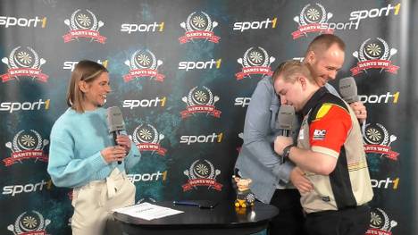 Nach seinem Sieg gegen Krzysztof Ratajski findet Dimitri Van den Bergh zunächst einmal aufbauende Worte für Max Hopp. 