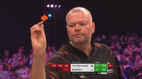 Raymond van Barneveld schlägt im letzten Gruppenspiel der Gruppe A des Grand Slam of Darts Ted Evetts mit 5:0 und zieht in die zweite Runde ein.