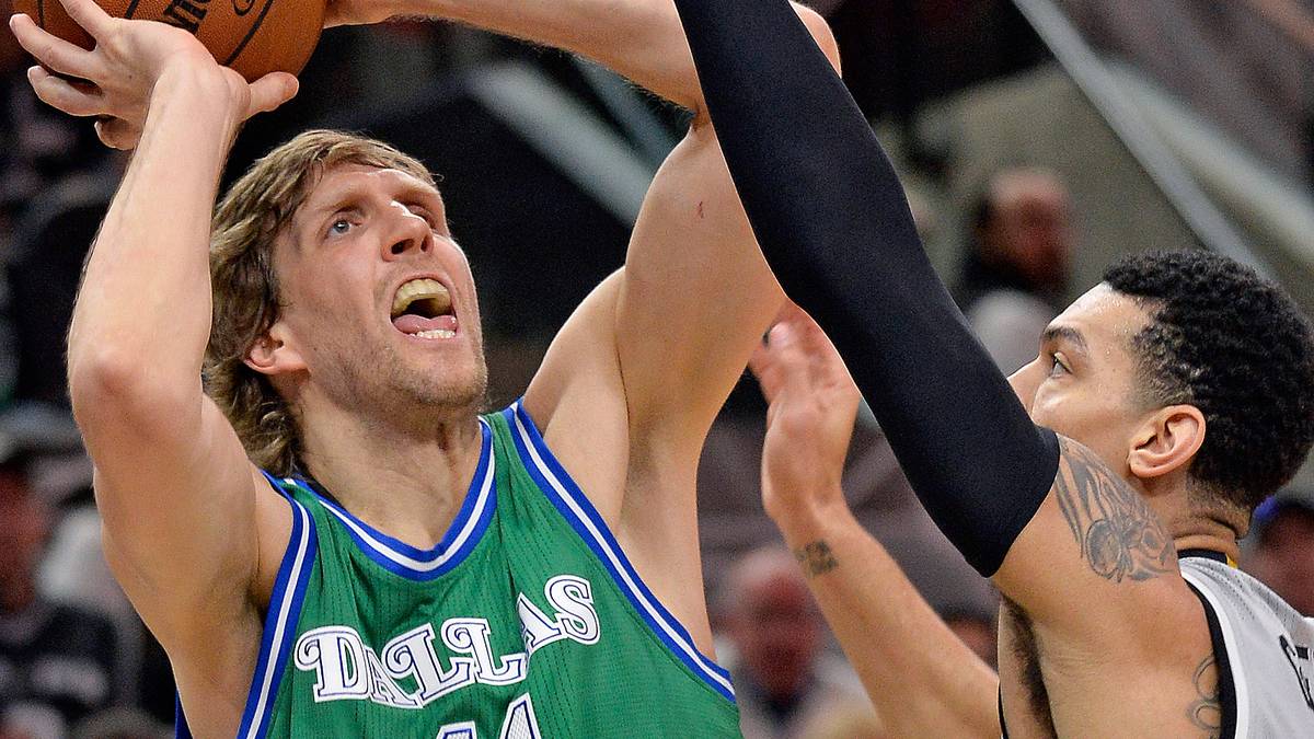 Nowitzki trifft nur zwei von zehn Würfen aus dem Feld, trifft keinen seiner drei Dreierversuche und beendet das Spiel mit vier Punkten. Duncan bleibt bei vier Versuchen aus dem Feld ganz ohne Treffer und kommt auf magere zwei Punkte - darf sich aber immerhin über einen deutlichen 112:83-Erfolg seiner Spurs freuen
