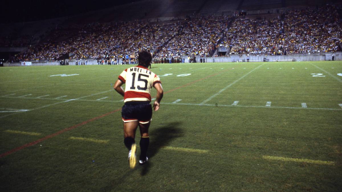 Nach zwei Spielzeiten hat er aber genug von den Lauderdale Strikers - vor allem wegen eines deutschen Trainers. "Die ersten beiden Jahre waren wie im Paradies. Dann kam Eckhard Krautzun - und es war nicht mehr lustig", erzählt er später. Müller kickt im Anschluss noch ein Jahr für die Smiths Brothers Lounge (33 Tore in 42 Spielen) und beendet dann seine aktive Karriere