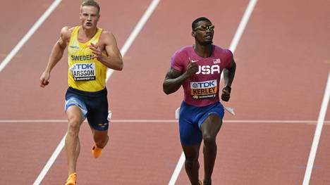 Fred Kerley (r.) läuft ins 100-m-Halbfinale