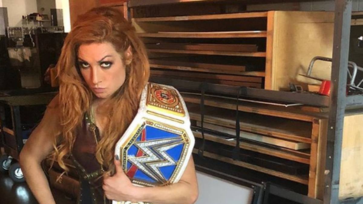 Ein Mega-Hoch hat sie seit dem SummerSlam 2018, als sie sich gegen Charlotte wandte und sich als aggressive Schurkin neu erfand. WWE belohnte es zunächst mit einer weiteren Damentitel-Regentschaft bei SmackDown, die Fans mit Ehrerbietung für die Frau, die sich jetzt im ironischen Überschwang "The Man" nennt