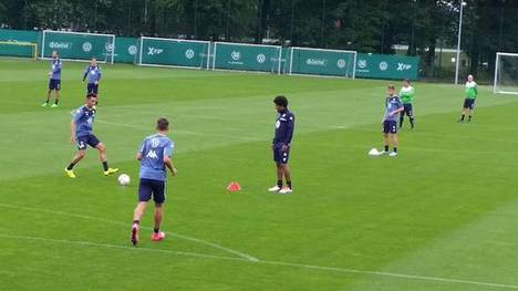 Julian Draxler und Dante trainieren mit dem VfL Wolfsburg