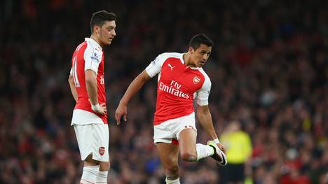 Die Verträge von Mesut Özil (l.) und Alexis Sanchez beim FC Arsenal laufen im Sommer aus