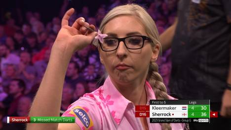 Fallon Sherrock behält in einem spannenden Match gegen Martijn Kleermaker im Decider die Nerven und holt ihren ersten Sieg beim Grand Slam of Darts.