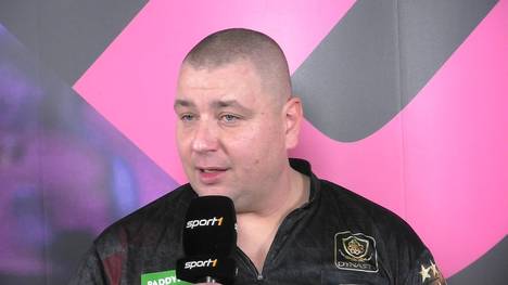 Boris Krcmar zieht durch den Sieg gegen Keegan Brown in die 2. Runde ein. Nach dem Spiel wird er auf seine vermeintliche Glückszahl angesprochen.