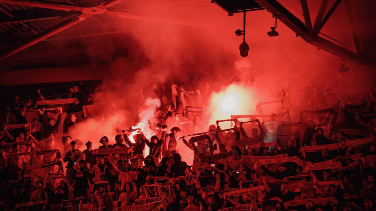 Benfica-Fans mit Fackel-Eklat bei CL-Spiel! 