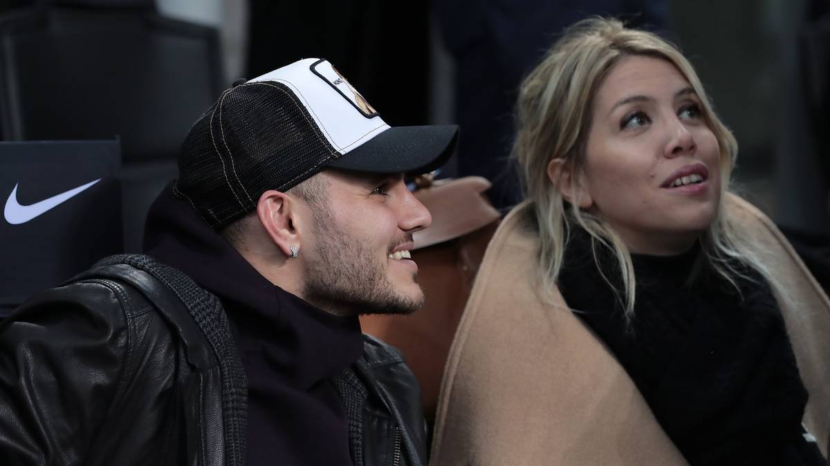 In sozialen Netzwerken philosophierte sie oftmals, was ihr Gatte denn Wert sei und handelte dann lukrative Verträge bei Inter aus. In Mailand wurde Icardi zur lebenden Sturmlegende und das Ehepaar außerdem zu einer Attraktion. Wenn Nara und Icardi durch die Straßen der italienischen Metropole spazierten, dann waren sie stets von Fans uns Schaulustigen umringt