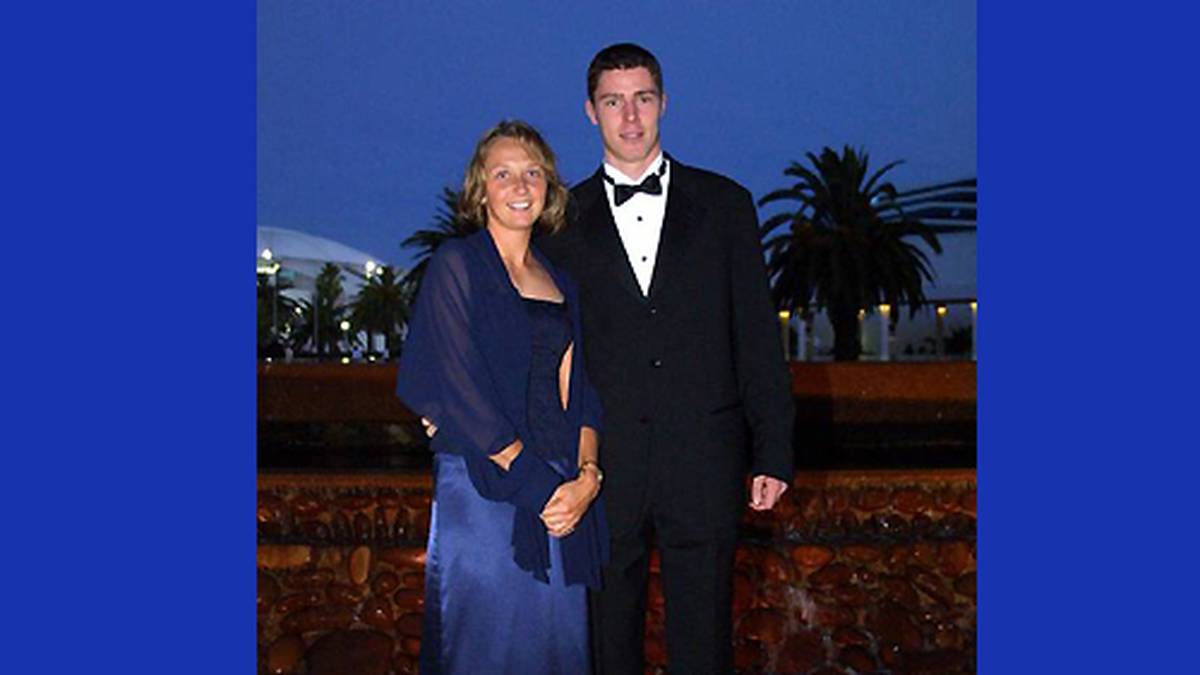 Gerade in jungen Jahren wechselten die Frauen an Safins Seite: zu einem Silvesterempfang begleitete ihn Tennis-Kollegin Jelena  Lichowtsewa 