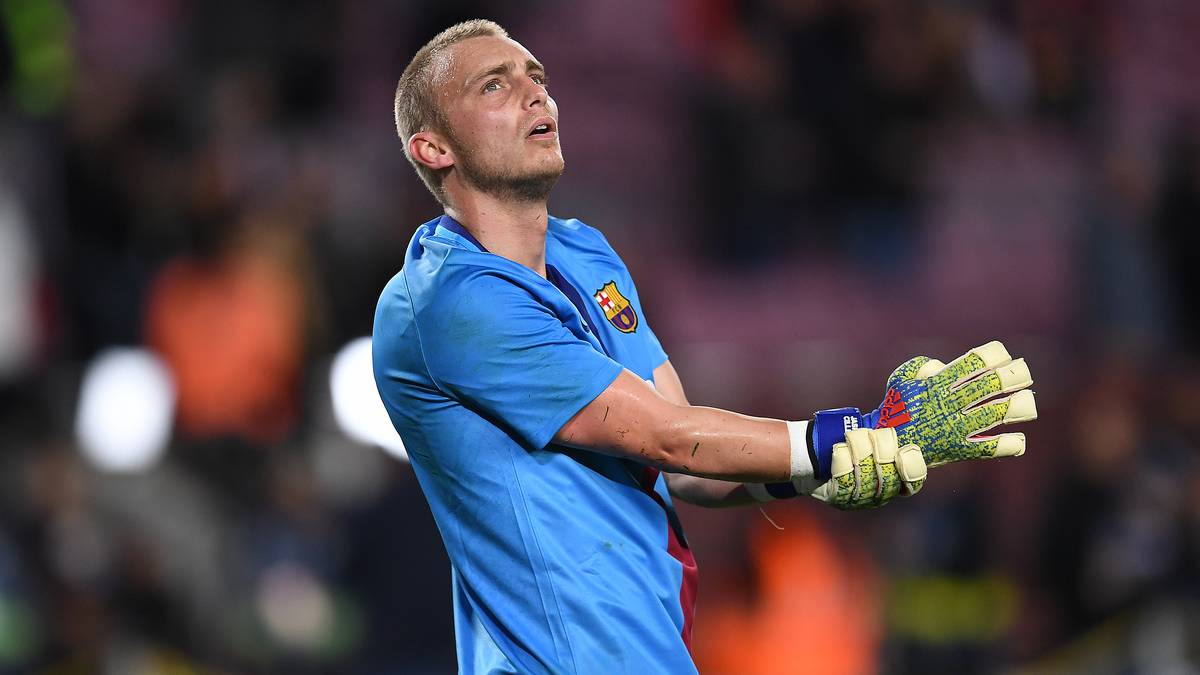 JASPER CILLESSEN: Seit drei Jahren ist der Niederländer bei Barca, seit drei Jahren hütet er mehr die Bank, als das Tor. Ob er in sein viertes Jahr als Ersatzkeeper gehen wird, ist äußerst fraglich, zumal er seine Fähigkeiten bei seinen Einsätzen in der Copa del Rey immer wieder zeigt