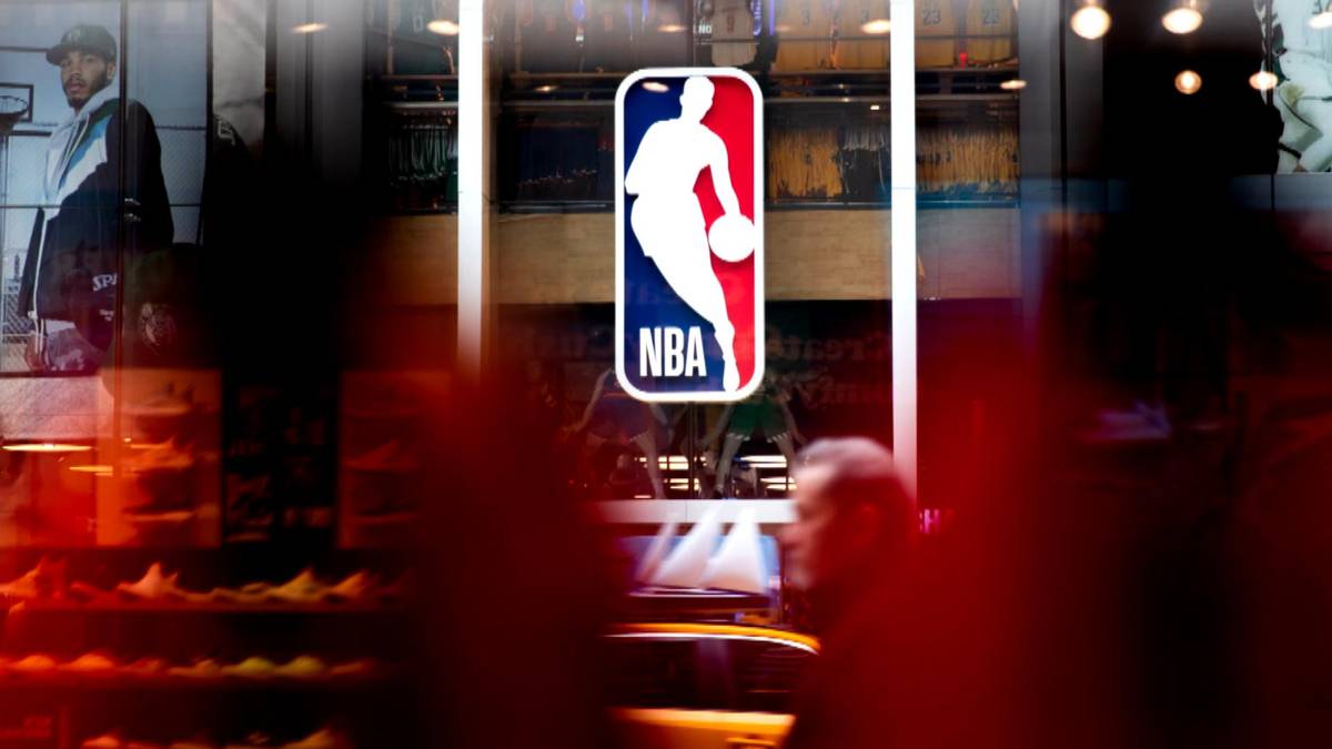 Die beste Basketball-Liga der Welt setzt die aufgrund der Coronakrise unterbrochene Saison offenbar mit 22 Mannschaften in Disney World in Orlando/Florida fort. Dies teilte die NBA am Donnerstag mit.