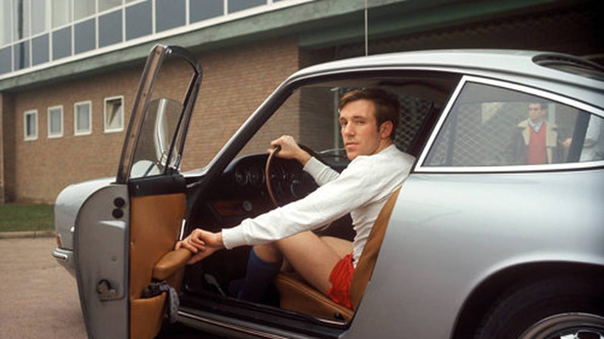 Aber kaum ein Profi war so ein Autonarr wie Günter Netzer. Er fuhr Porsche...