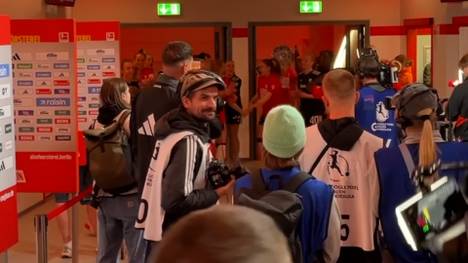 Nach der erfolgreichen Meisterschaft darf bei den Frauen des FC Bayern gefeiert werden. Trotzdem geht der Blick direkt nach vorne Richtung Champions-League-Halbfinale und dem möglichen Triple.