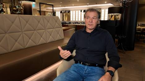 Fußball-Legende Andy Möller spricht über seine Biografie und enthüllt ein paar Anekdoten aus seiner Karriere.
