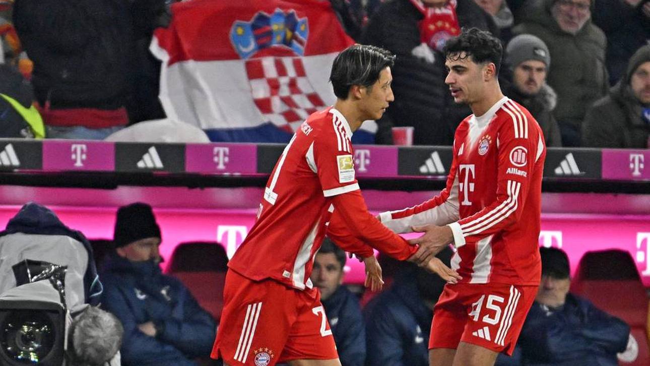 Hiroki Ito (l.) kommt in die Partie