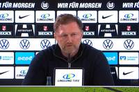 Auch Wolfsburg-Coach Ralph Hasenhüttl sieht den Platzverweis gegen den Stuttgarter Karazor als Fehlentscheidung an. Außerdem hadert der VfL-Trainer über den späten Ausgleich. 