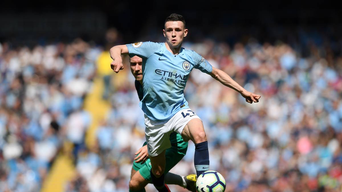 Auf dem Platz ruhen die Augen vor allem auf Spielmacher-Talent Phil Foden von Manchester City. Auch James Maddison (Leicester City) und Aaron Wan-Bissaka (Crystal Palace) hätten schon A-Team-Qualitäten. Ganz heißer Titelfavorit!