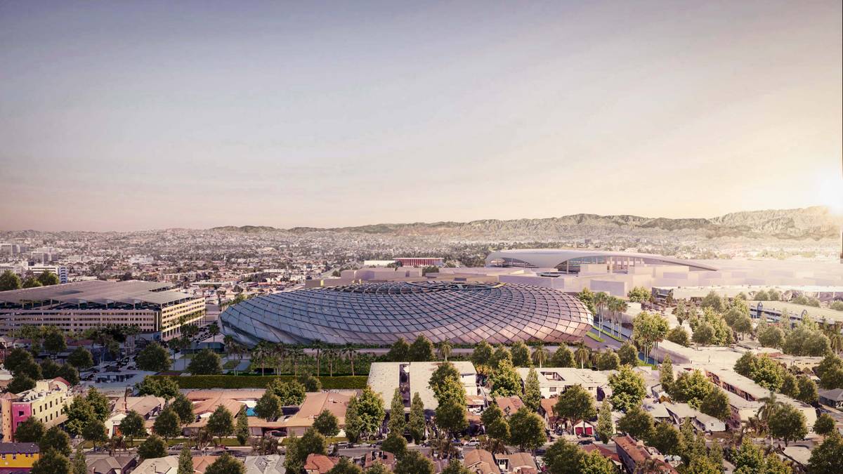 Die Außenfassade beinhaltet Solarmodule und soll vom Design her an einen Basketball erinnern, der durchs Netz fliegt. So genannte "Himmelgärten" für Essen und Getränke sind ein weiteres Highlight der Stätte. Ballmer, der die Clippers 2014 für zwei Milliarden US-Doller kaufte, tönte: "Es wird der beste Basketball-Ort der ganzen Welt."