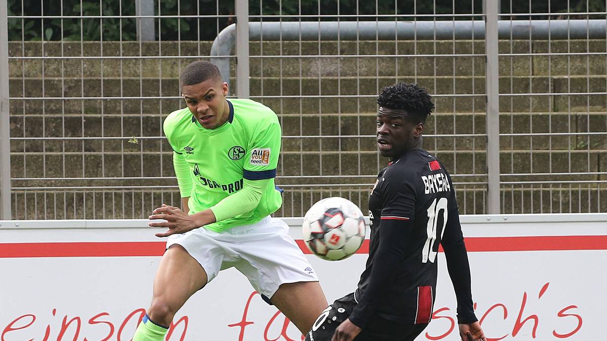 MALICK THIAW (FC Schalke 04): Die Königsblauen haben aber auch ein internationales Toptalent im Team. Der erst 17-jährige Finne kam 2015 aus Gladbach in die Knappenschmiede, wurde in Düsseldorf geboren und ist ein beidfüßiger offensiver Mittelfeldakteur mit Gardemaß (1,91 Meter)