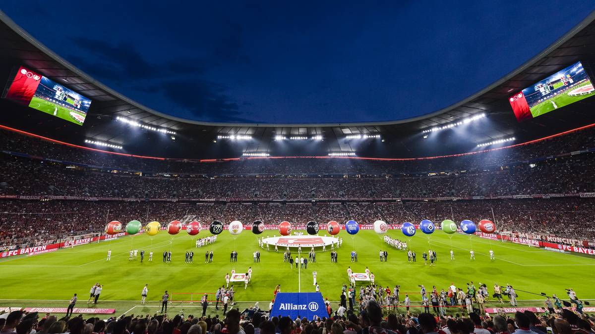 Es ist so weit, die fußballfreie Zeit hat ein Ende: Endlich geht die Bundesliga wieder los! Mit der Partie des Deutschen Meisters FC Bayern gegen Hertha BSC geht die Liga in ihre insgesamt 57. Spielzeit, die Fans aus ganz Deutschland werden am Freitagabend Richtung Münchner Allianz Arena blicken