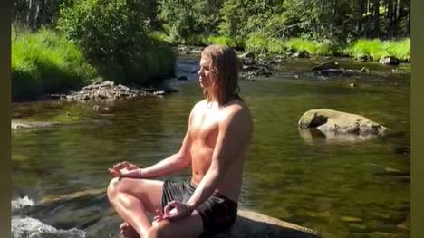 Während die meisten Profifußballer bei der EM oder Copa America unterwegs sind, nutzt Erling Haaland seine freie Zeit und lädt mit Meditation seine Akkus auf.