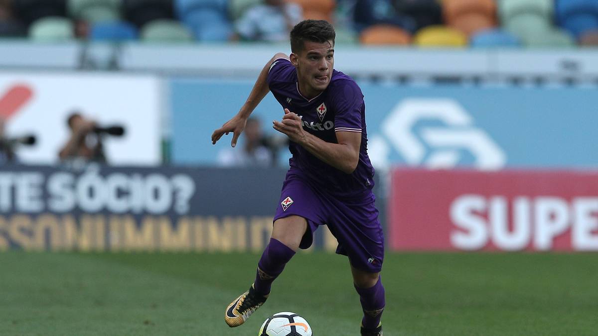 Als 17-Jähriger wechselt Ianis HAGI im Sommer 2016 zum AC Florenz nach Italien. Nach 18 Monaten, zwei Serie-A-Einsätzen und 19 Partien in der U19 kehrt der Sohn der rumänischen Fußball-Legende Gheorghe zurück zum FC Viitorul in die Heimat