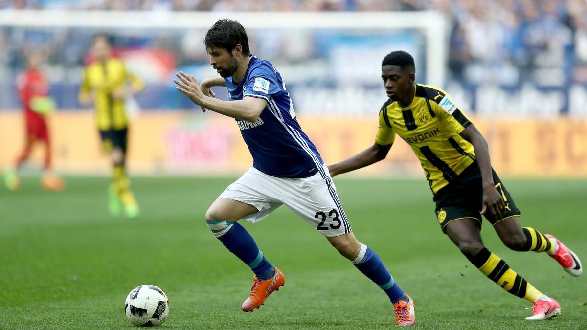 Bei Schalke feiert Coke (l.) sein Bundesligadebüt. Der Spanier hatte sich im Trainingslager vor der Saison einen Kreuzbandriss zugezogen