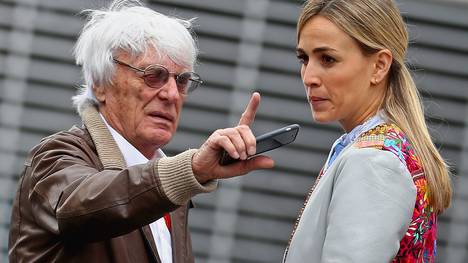 Bernie Ecclestone und Renault-Entwicklungsfahrerin Carmen Jorda tauschten sich im Oktober beim Mexiko-GP aus