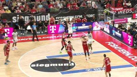 Der FC Bayern Basketball kassiert im ersten Spiel der Halbfinalserie gegen die MLP Academics Heidelberg eine überraschende Heimpleite. Der überragende Michael Weathers setzt kurz vor Schluss ein furioses Ausrufezeichen für die Gäste.