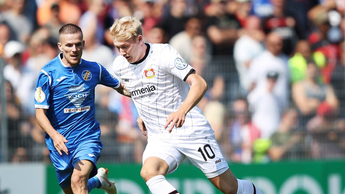 Auch an Julian Brandt sollen die Bayern Interesse haben. Nach SPORT1-Info gab es diesen Sommer aber weder direkten Kontakt zwischen den Münchnern und Brandt, noch ein konkretes Angebot. Auch der 22-Jährige entschied sich vorerst für einen Verbleib bei seinem bisherigen Klub, verlängerte seinen Vertrag bei Bayer 04 Leverkusen bis 2021