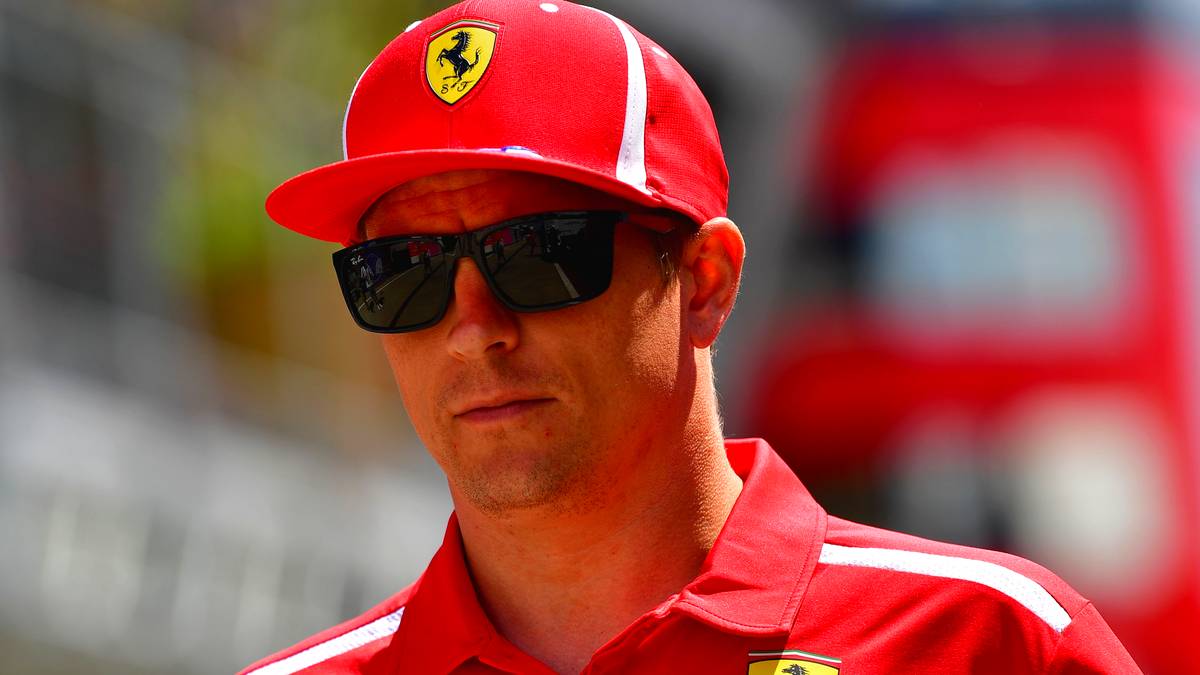 Dafür hat er offenbar andere Hobbys - oder will das zumindest dem Reporter weismachen, als dieser danach fragt. "Ich sammle Walnüsse", sagt Räikkönen kühl