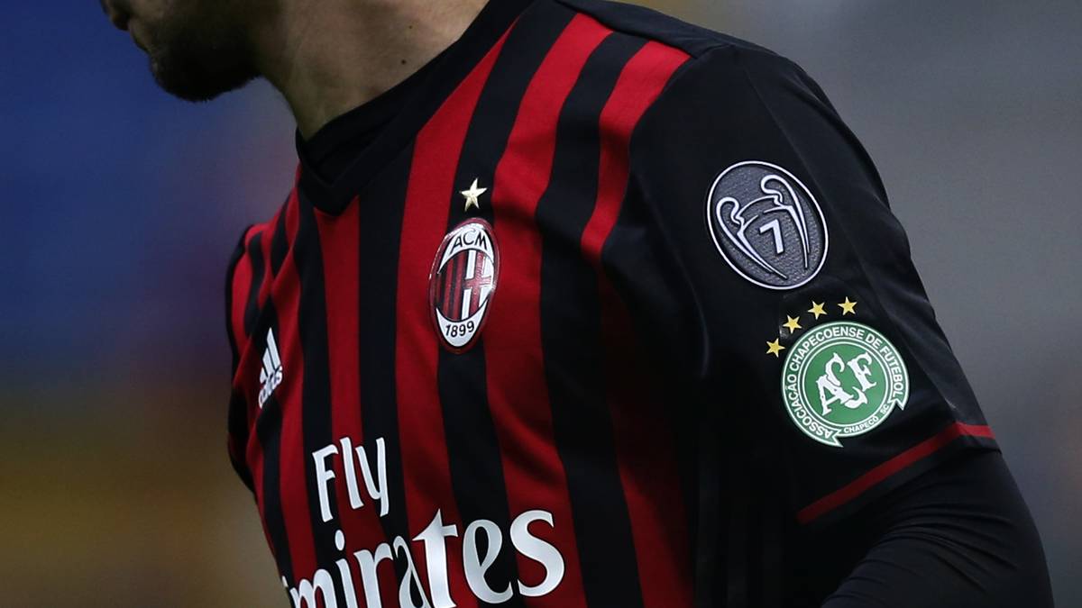 Zudem ziert das Chapecoense-Logo den linken Ärmel von Milans Shirts