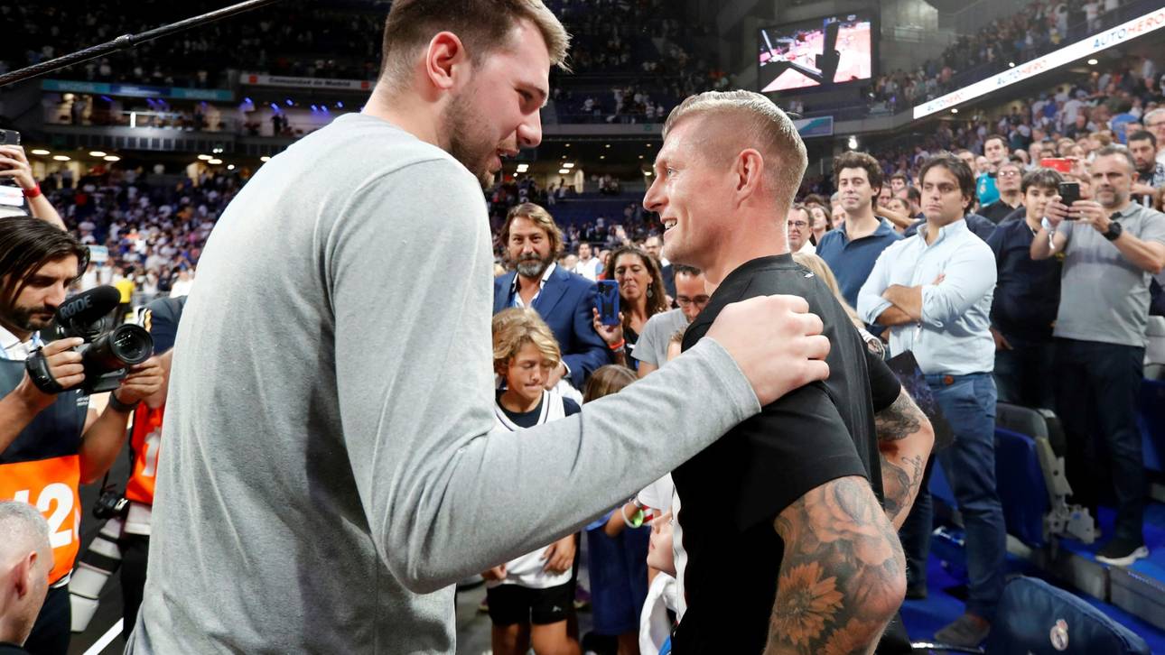 Toni Kroos (r.) und Luka Doncic im Oktober 2023