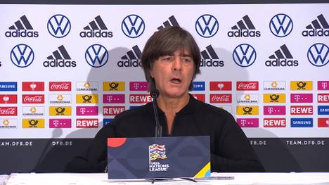 Vor dem Spiel gegen die Ukraine verzweifelt der Übersetzer am Namen eines Nationalspielers: Der Vorname von Kimmich ist für den Dolmetscher wohl zu schwer...