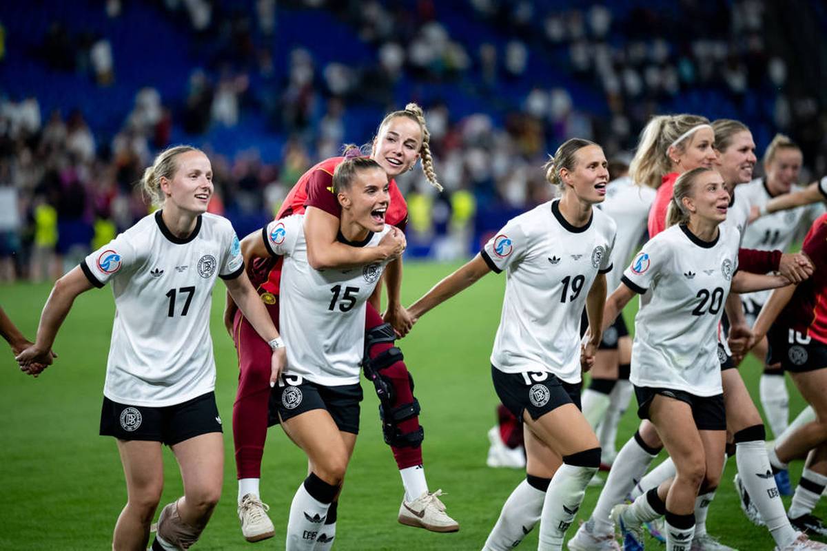 DFB-Präsident Bernd Neuendorf sieht nach der Europameisterschaft die Möglichkeit einer neuen Ära für den Frauenfußball.