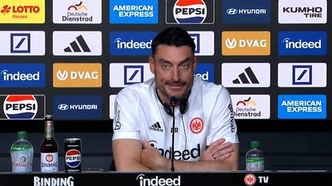 Der neu vorgestellte Eintracht-Frankfurt-Trainer Albert Riera vergleicht den Start in Hessen mit einer neuen Freundin und einem gewissen Gefühl.