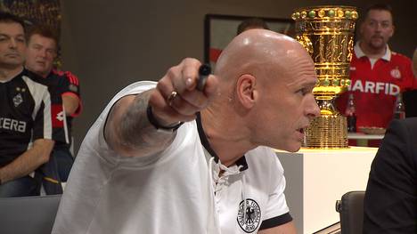 EX-Schalke-Profi Thorsten Legat und Peter Neururer diskutierten lautstark im SPORT1 Fantalk über die fehlende Kämpfer-Einstellung der Bayern noch während des Spiels in Bochum. 