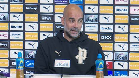 Auf der Pressekonferenz wird Guardiola zu der aktuellen Form von Bayern München gefragt. Dabei schwärmt der Spanier vom gesamten Verein und spricht von einer "außergewöhnlichen Leistung" 