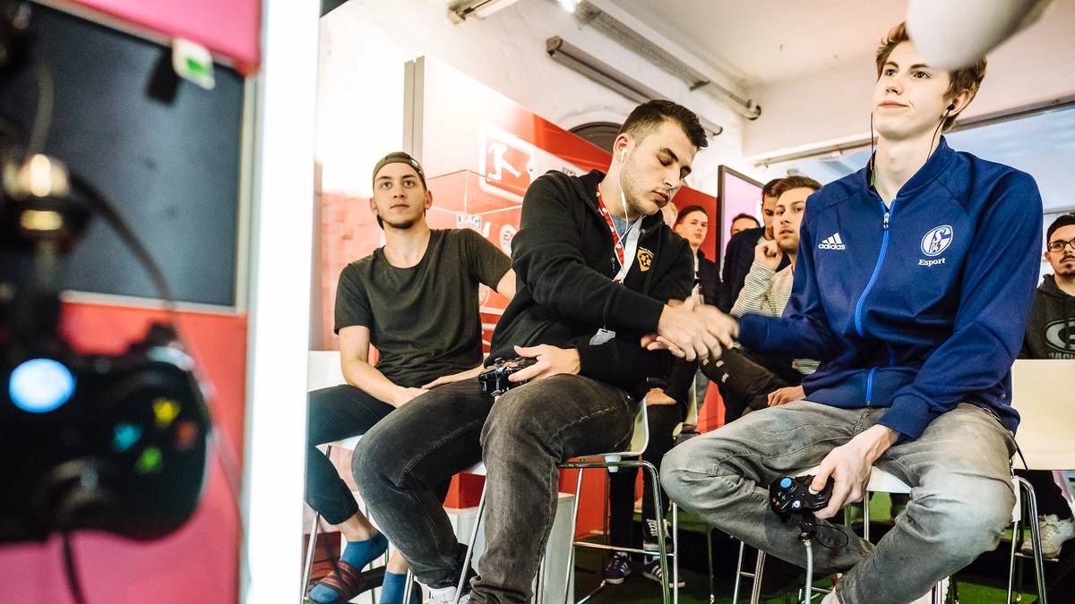 Im Finale der XBOX Spieler setzte sich Kevin Assia mit 1:1 und 1:0 gegen Schalkes Tim Latka durch.