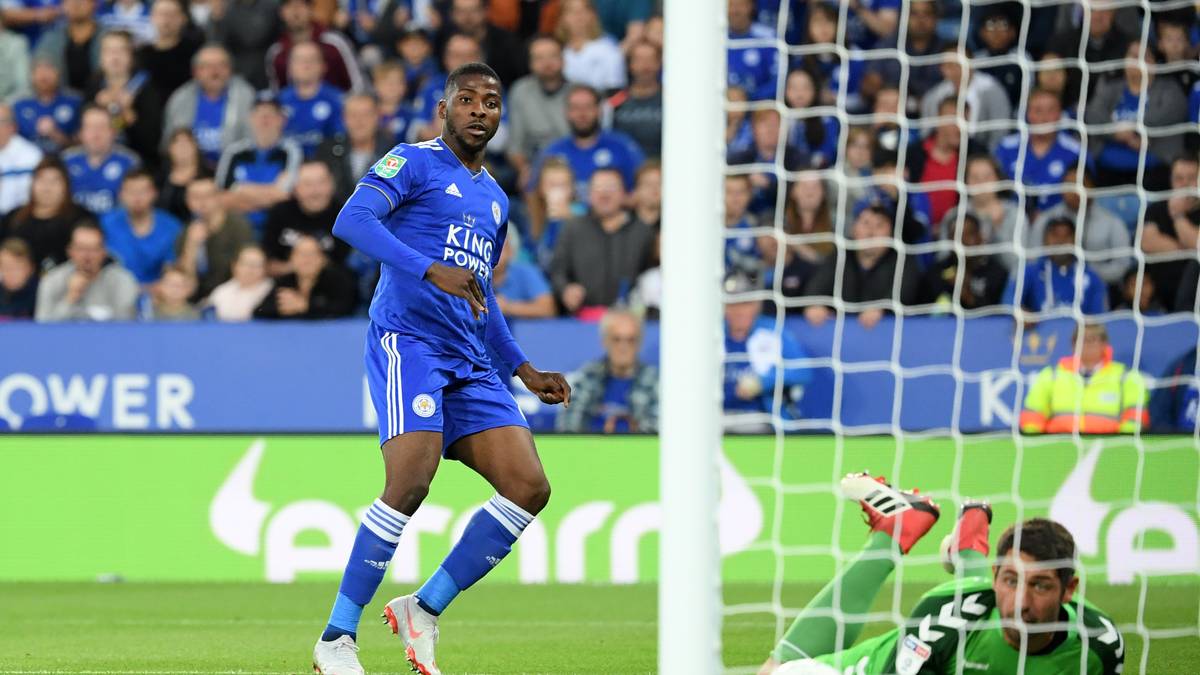 Für die Foxes schießt der Nigerianer in 50 Premier-League-Spielen nur fünf Tore und hängt weit hinter den Erwartungen zurück. Indes ist auch sein Marktwert stark geschrumpft und beträgt zwei Jahre nach dem Wechsel nur noch 15 Millionen Euro