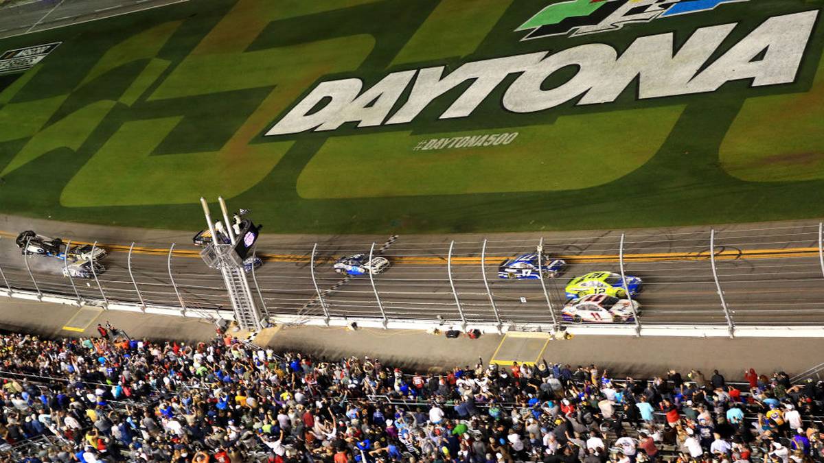 In der letzten Runde des Rennens nimmt das Unheil seinen Lauf