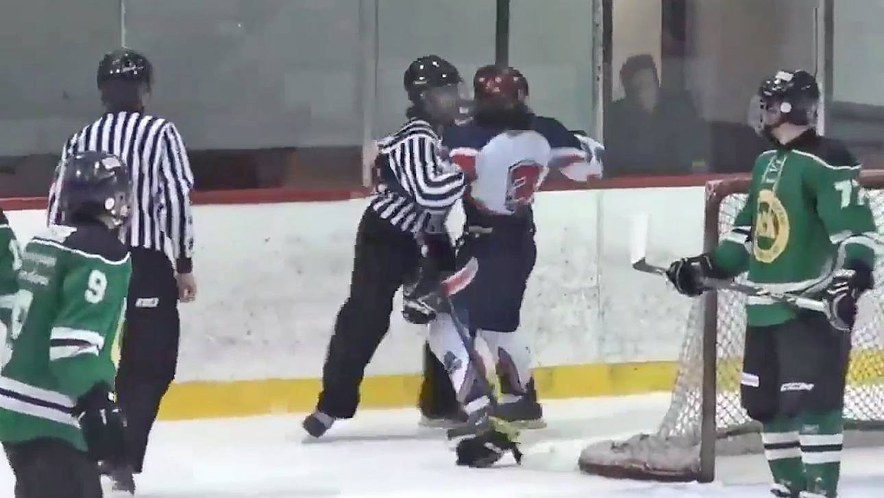 Spieler auf dem Eis verhaftet