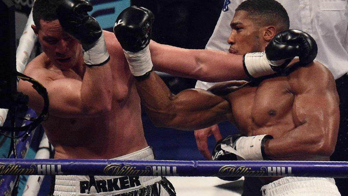 Der Kampf wird danach ketwas wilder und zumindest kurzzeitig ist Intensivität und Aufregung auf den Brettern zu spüren