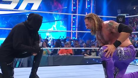 WWE-Legende Edge präsentiert nach seinem Sieg über AJ Styles bei WrestleMania Backlash ein neues Mitglied seiner Gruppierung Judgment Day.