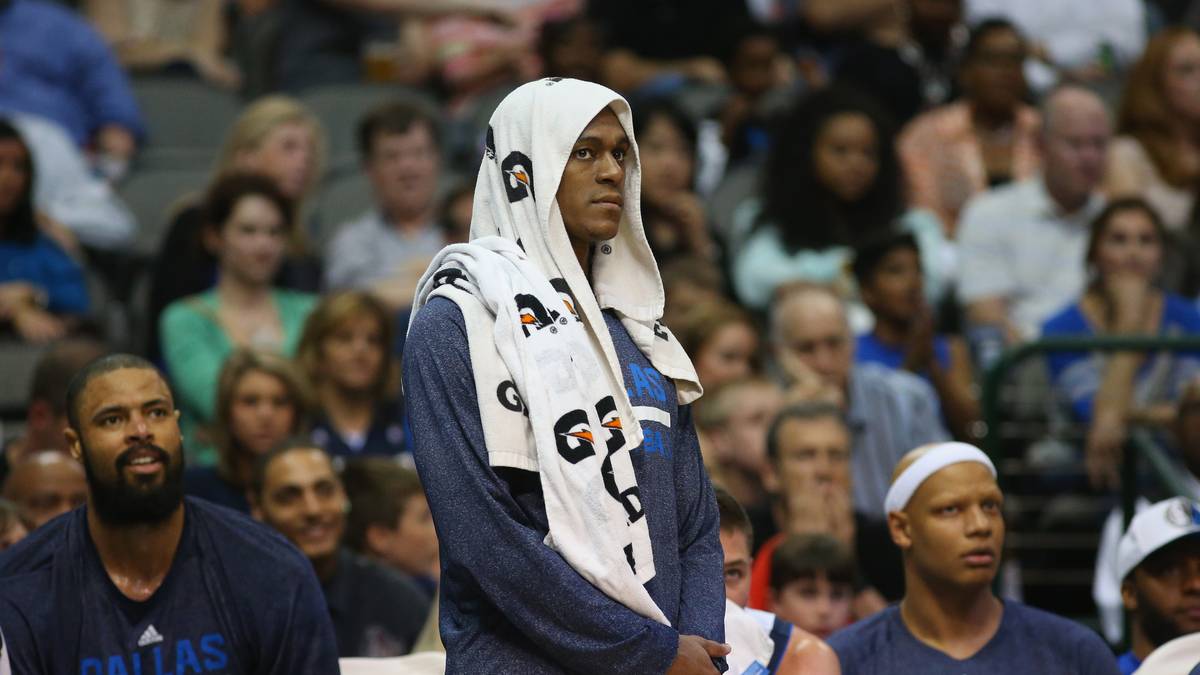 ...setzt der Romo-Fluch wieder ein. Den Mavs geht die Puste aus, Rajon Rondo bleibt in der zweiten Halbzeit ohne Punkt und Assist, und Dallas verliert mit 101:108. Danke Tony...